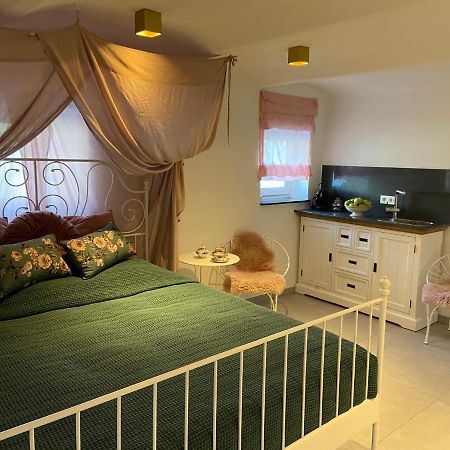 Luxus Ferienwohnung Mit Whirlpool Runkel Luaran gambar