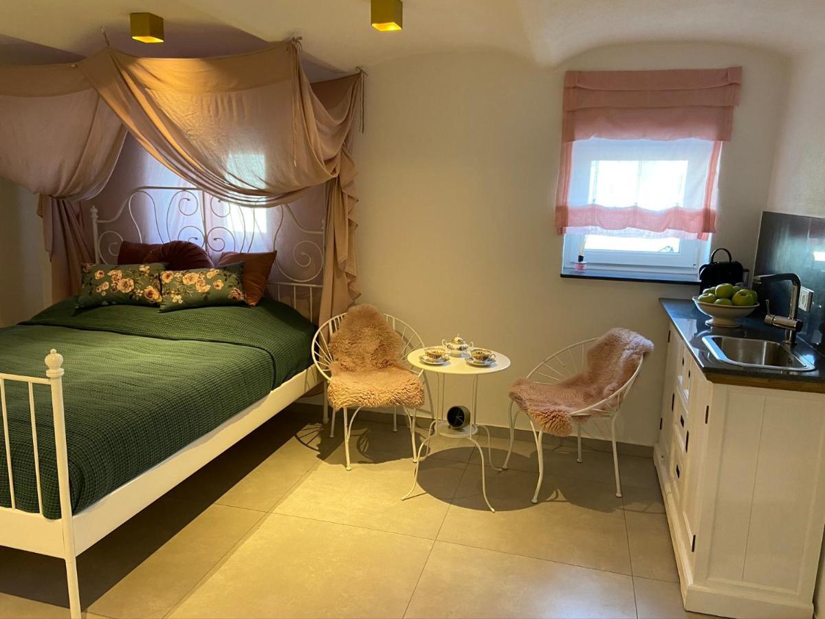 Luxus Ferienwohnung Mit Whirlpool Runkel Luaran gambar